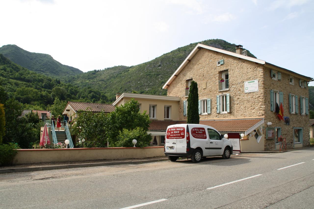 La Petite Auberge De Niaux מראה חיצוני תמונה